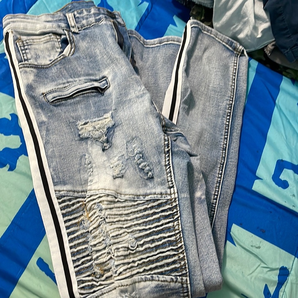 Men's pants in good condition size 32/32 is skinny flex.